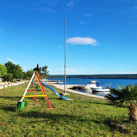 Villa Punta Blava - Beach Front, Ideal For Family Vacation With Kids, Large Terraces With Sea View, Internet, Netflix, No Pets Allowed Obrovac Exteriör bild