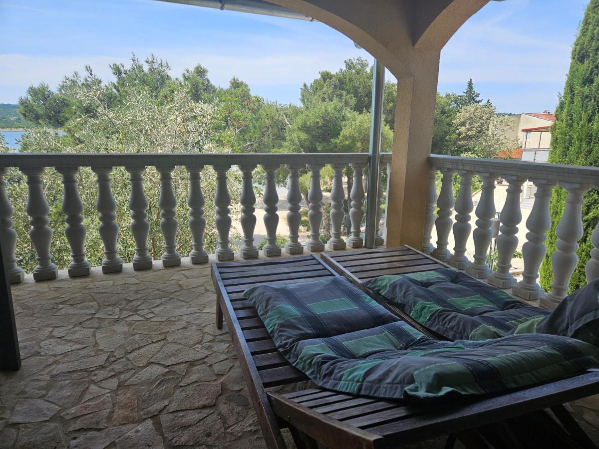 Villa Punta Blava - Beach Front, Ideal For Family Vacation With Kids, Large Terraces With Sea View, Internet, Netflix, No Pets Allowed Obrovac Exteriör bild