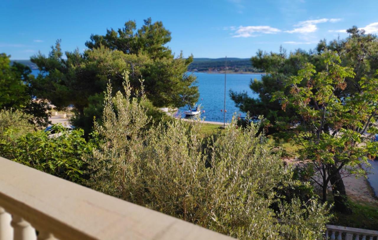 Villa Punta Blava - Beach Front, Ideal For Family Vacation With Kids, Large Terraces With Sea View, Internet, Netflix, No Pets Allowed Obrovac Exteriör bild