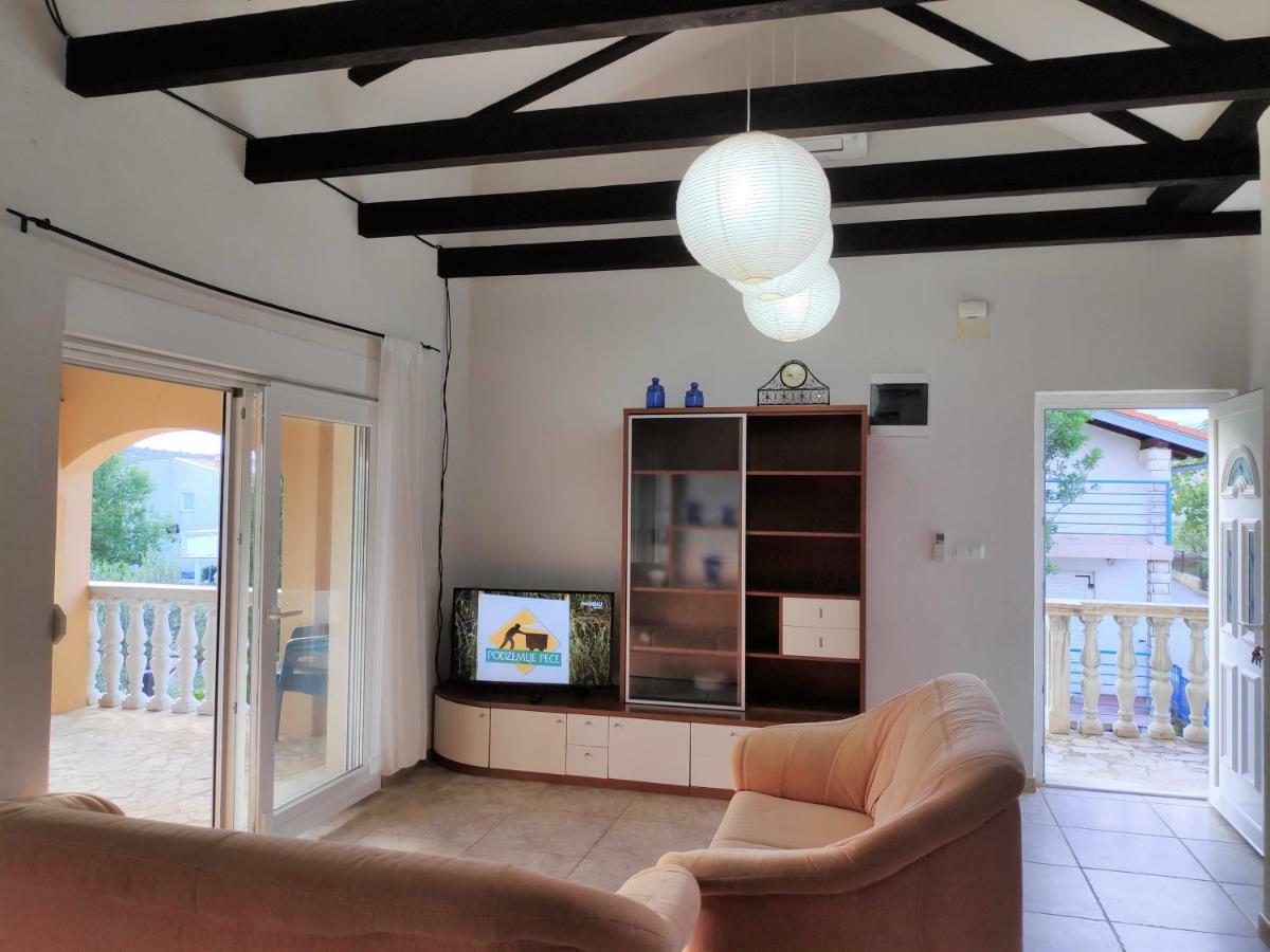 Villa Punta Blava - Beach Front, Ideal For Family Vacation With Kids, Large Terraces With Sea View, Internet, Netflix, No Pets Allowed Obrovac Exteriör bild