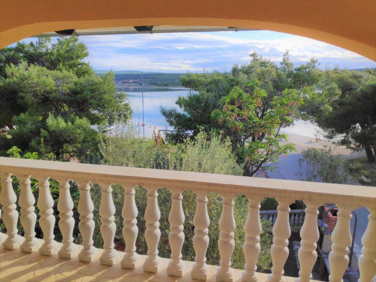 Villa Punta Blava - Beach Front, Ideal For Family Vacation With Kids, Large Terraces With Sea View, Internet, Netflix, No Pets Allowed Obrovac Exteriör bild