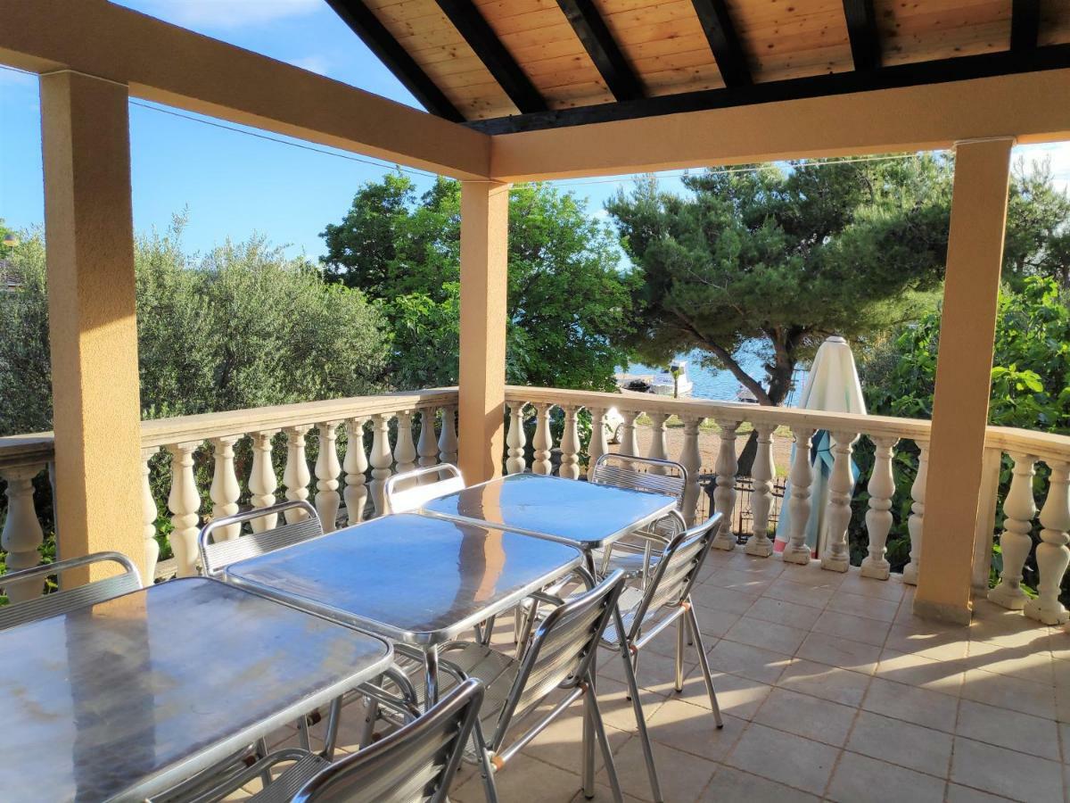 Villa Punta Blava - Beach Front, Ideal For Family Vacation With Kids, Large Terraces With Sea View, Internet, Netflix, No Pets Allowed Obrovac Exteriör bild