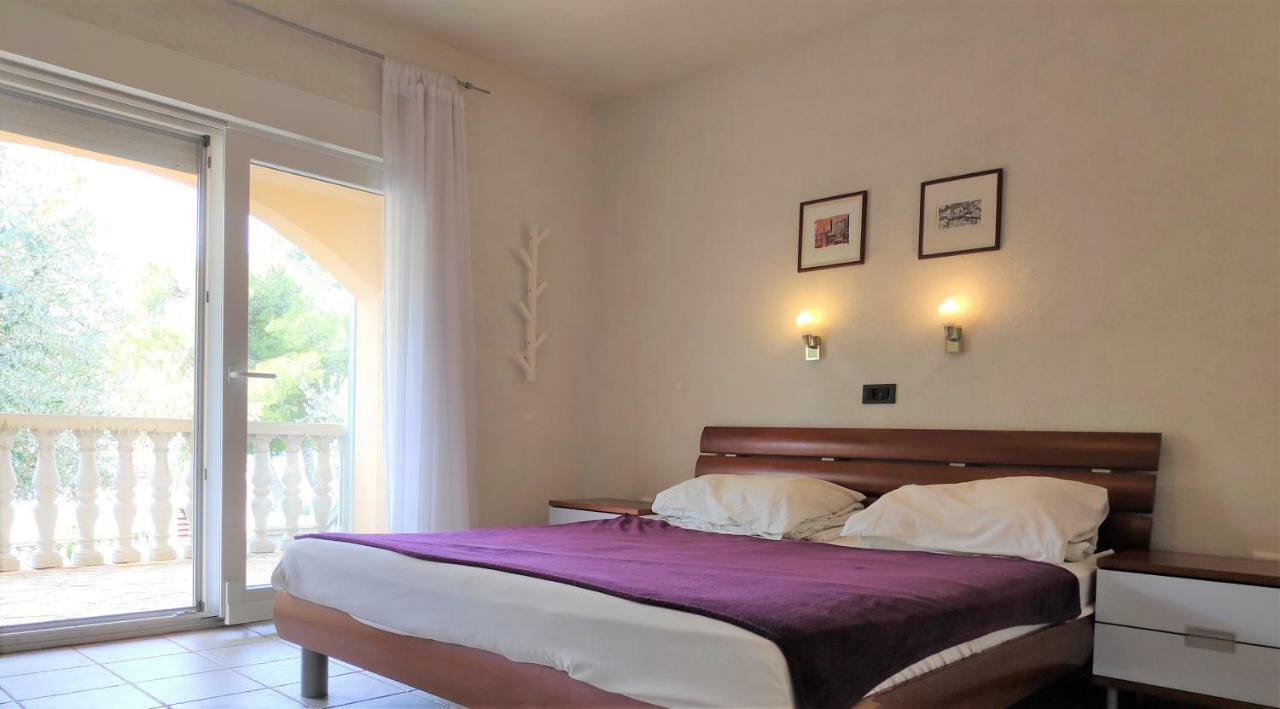 Villa Punta Blava - Beach Front, Ideal For Family Vacation With Kids, Large Terraces With Sea View, Internet, Netflix, No Pets Allowed Obrovac Exteriör bild