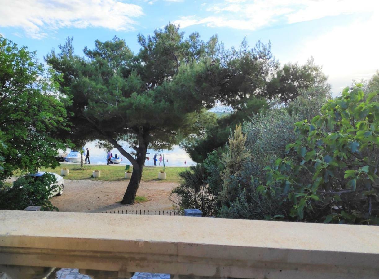 Villa Punta Blava - Beach Front, Ideal For Family Vacation With Kids, Large Terraces With Sea View, Internet, Netflix, No Pets Allowed Obrovac Exteriör bild