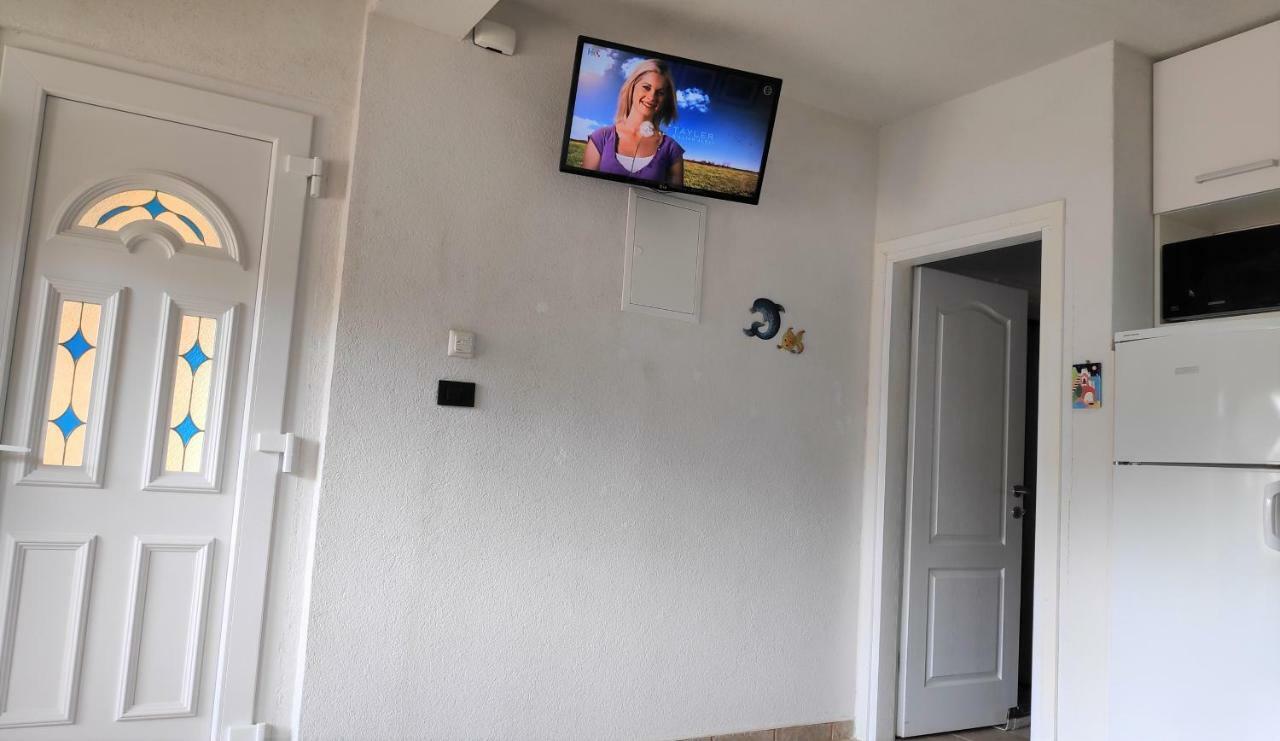 Villa Punta Blava - Beach Front, Ideal For Family Vacation With Kids, Large Terraces With Sea View, Internet, Netflix, No Pets Allowed Obrovac Exteriör bild