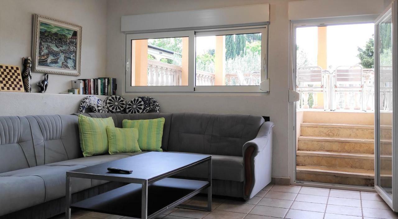 Villa Punta Blava - Beach Front, Ideal For Family Vacation With Kids, Large Terraces With Sea View, Internet, Netflix, No Pets Allowed Obrovac Exteriör bild