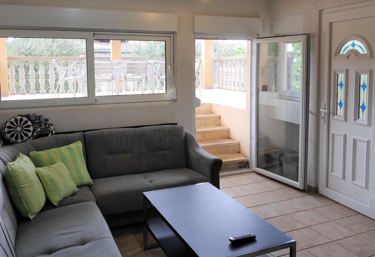 Villa Punta Blava - Beach Front, Ideal For Family Vacation With Kids, Large Terraces With Sea View, Internet, Netflix, No Pets Allowed Obrovac Exteriör bild
