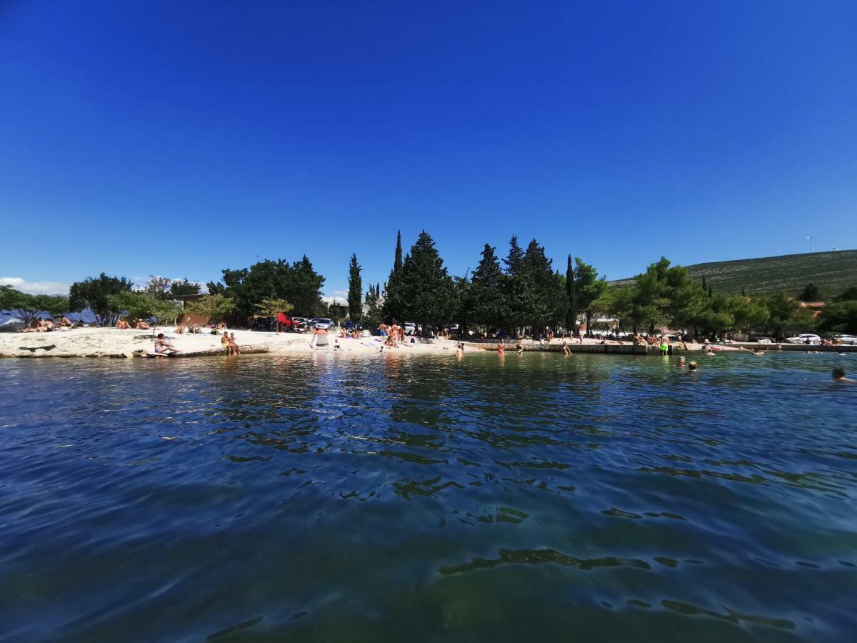 Villa Punta Blava - Beach Front, Ideal For Family Vacation With Kids, Large Terraces With Sea View, Internet, Netflix, No Pets Allowed Obrovac Exteriör bild