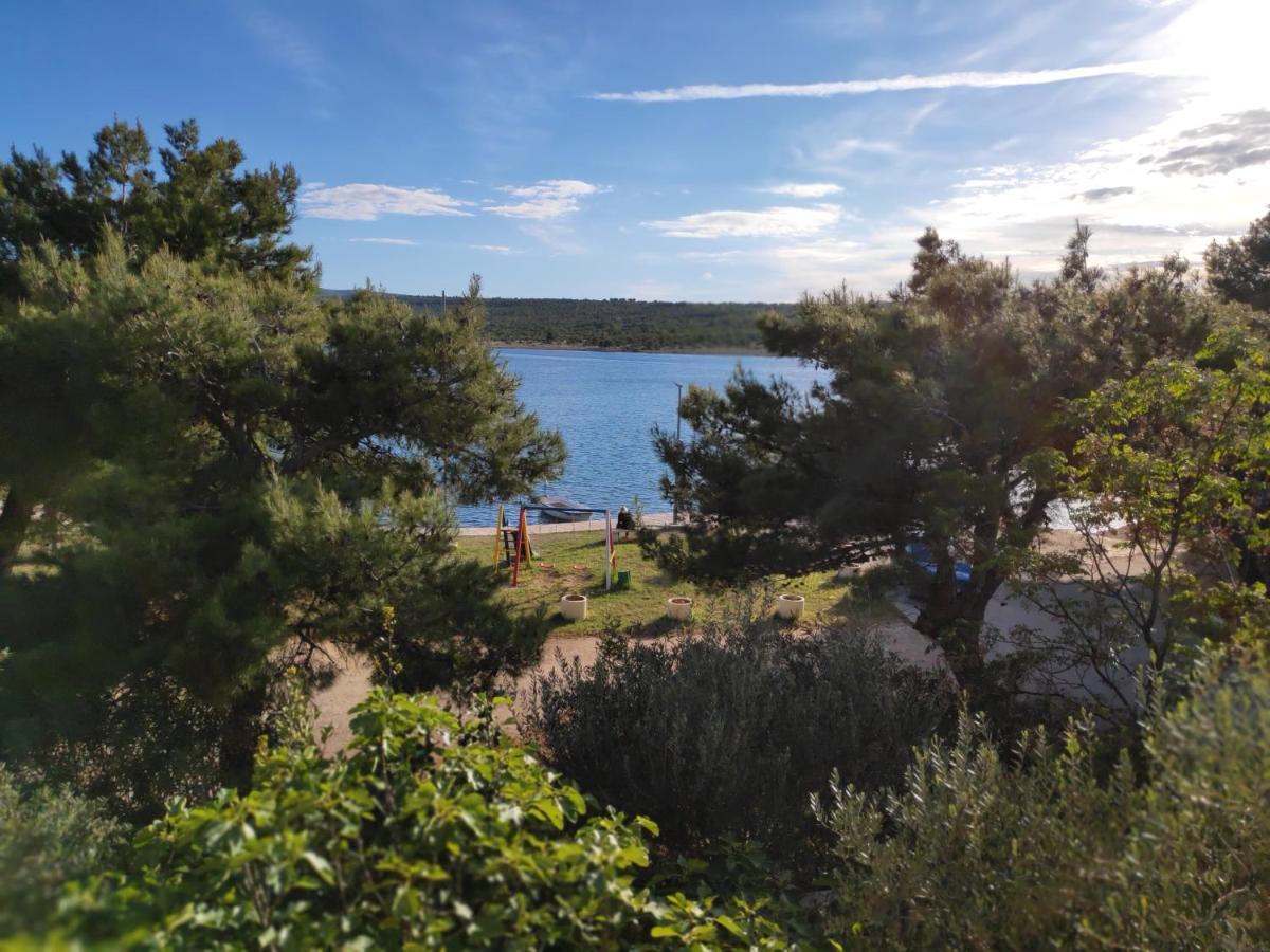 Villa Punta Blava - Beach Front, Ideal For Family Vacation With Kids, Large Terraces With Sea View, Internet, Netflix, No Pets Allowed Obrovac Exteriör bild