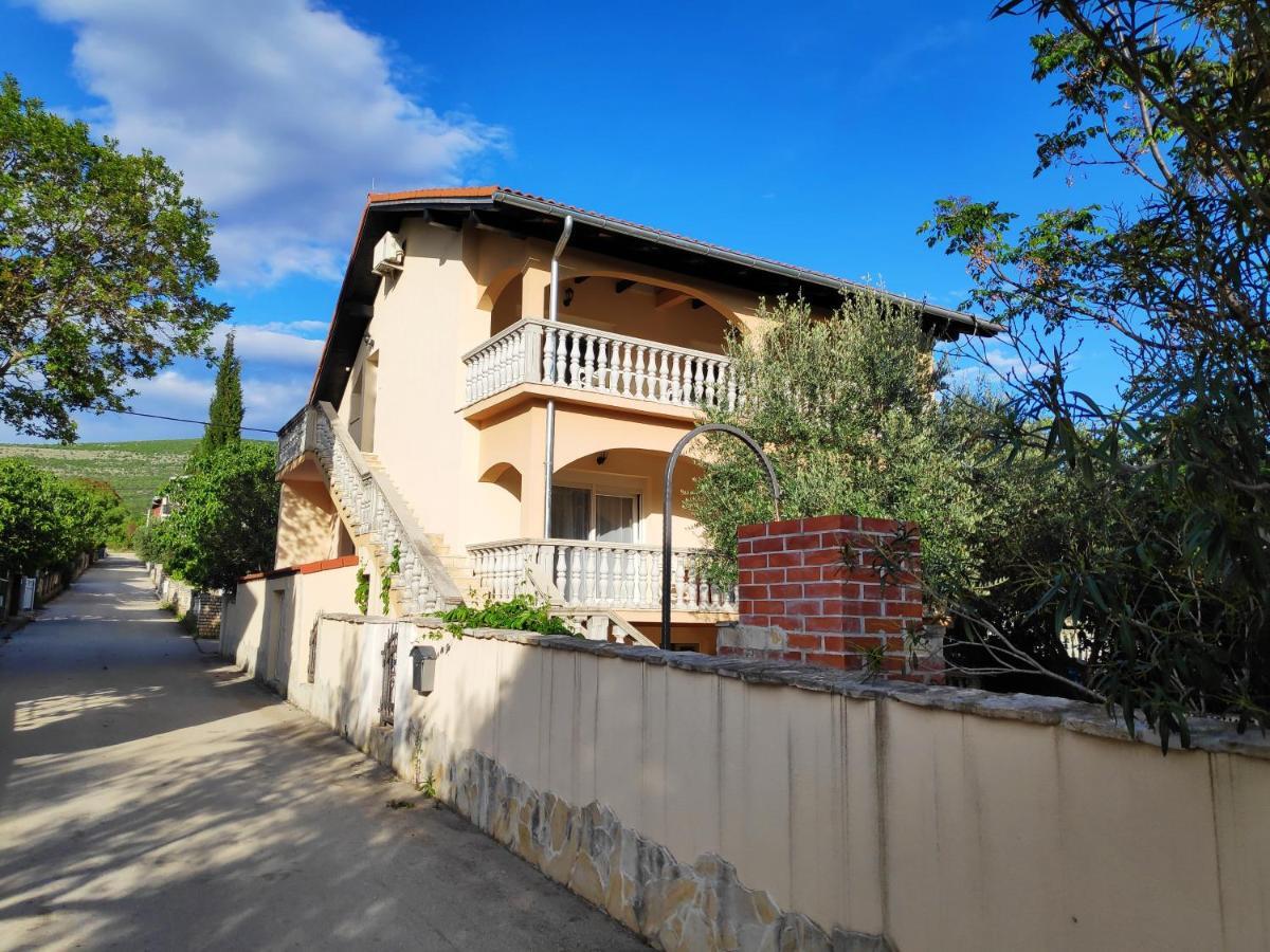 Villa Punta Blava - Beach Front, Ideal For Family Vacation With Kids, Large Terraces With Sea View, Internet, Netflix, No Pets Allowed Obrovac Exteriör bild