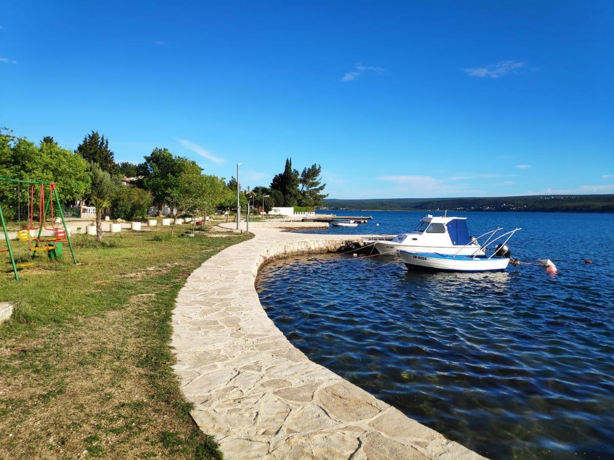 Villa Punta Blava - Beach Front, Ideal For Family Vacation With Kids, Large Terraces With Sea View, Internet, Netflix, No Pets Allowed Obrovac Exteriör bild